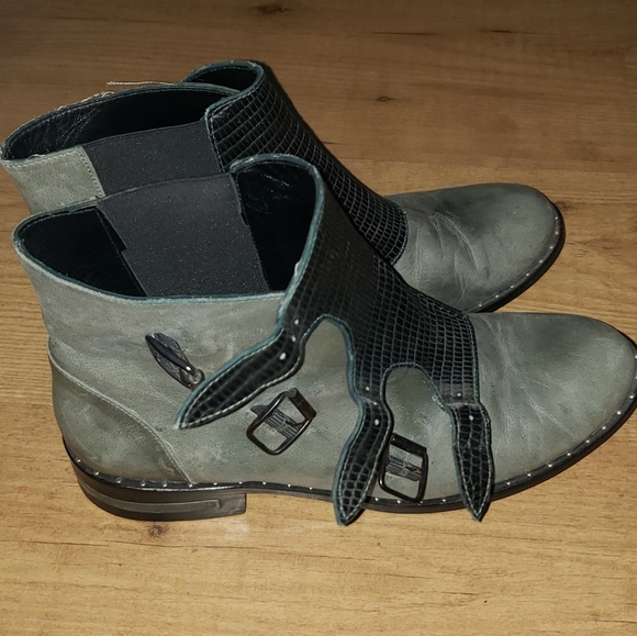 FRĒDA SALVADOR Leather Ankle Boots - Picture 14 of 16